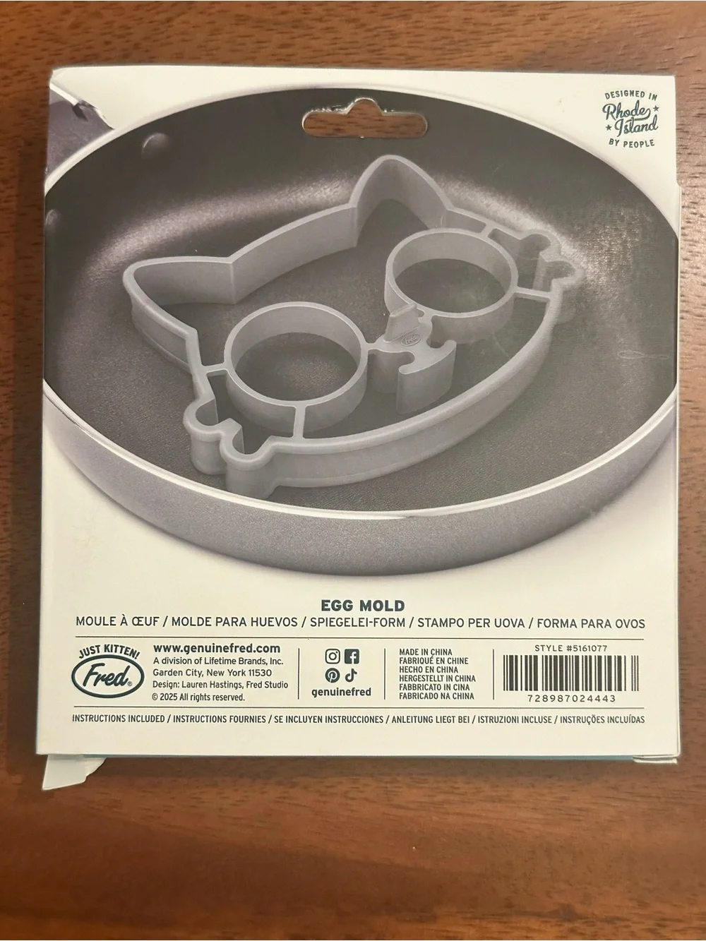 Fred Cat-Shaped Egg Mold in Light Gray